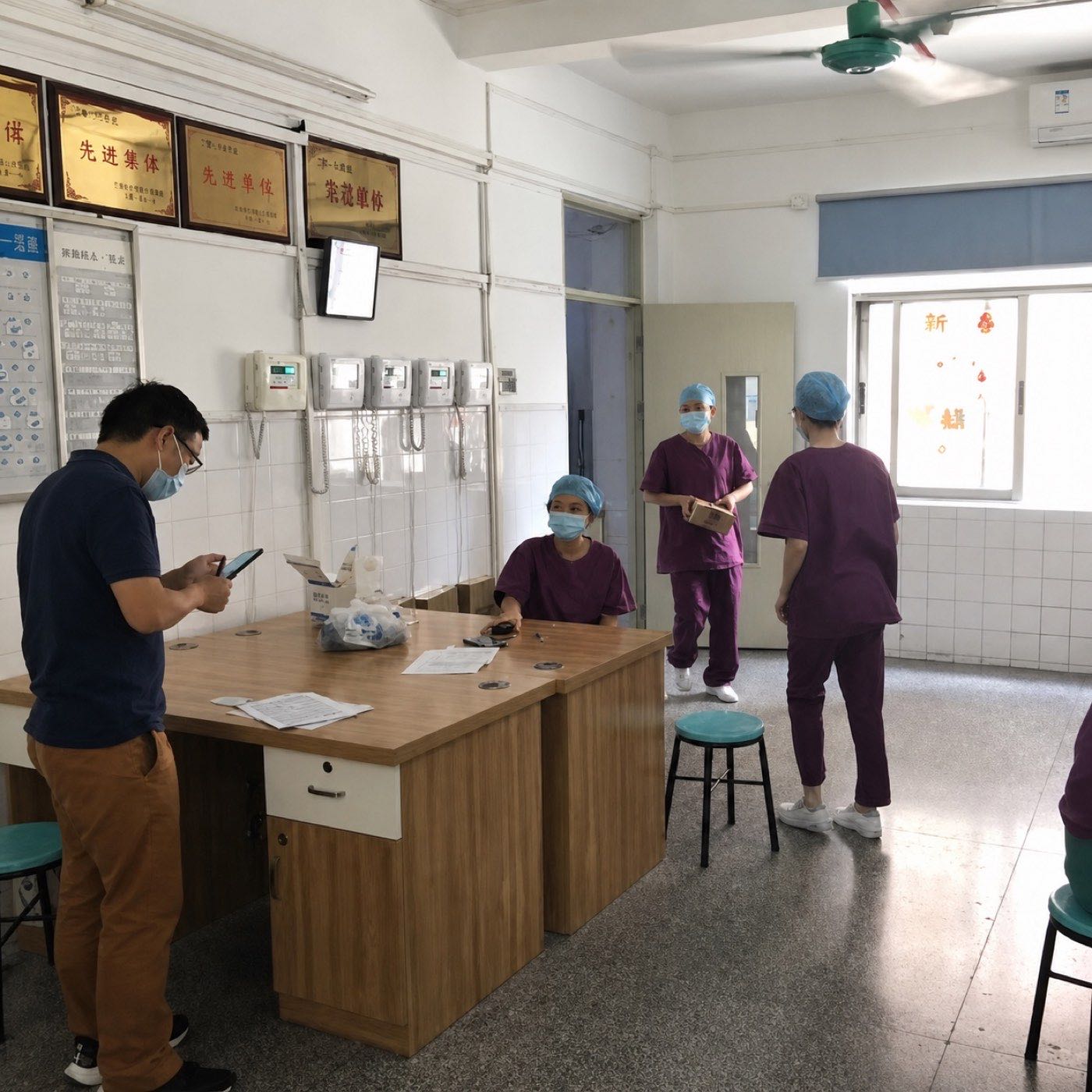 P20 team verifying temperature monitoring equipment with staff at a Guangzhou location
